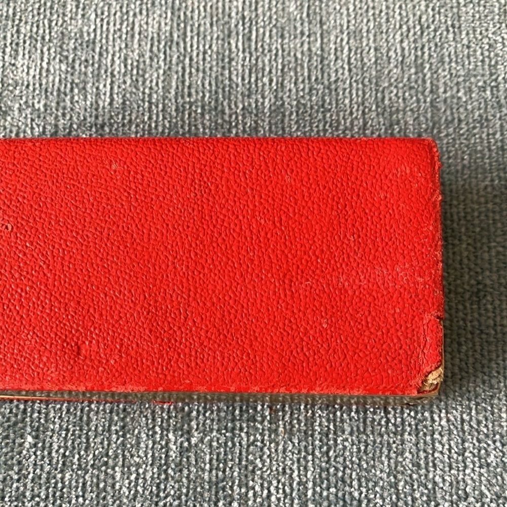 Red Leather Magnifying Glass - Picture 3 of 6